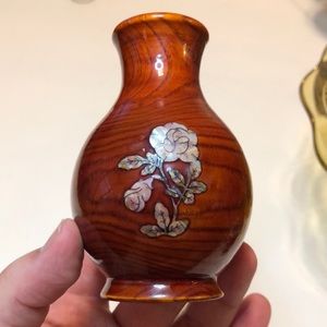 Vintage Mother of Pearl Inlaid Laquer Wood Vase